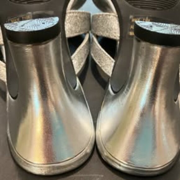 Kelly & Katie Silver Glitter Mikie Sandals size 7.5 - Picture 7 of 7